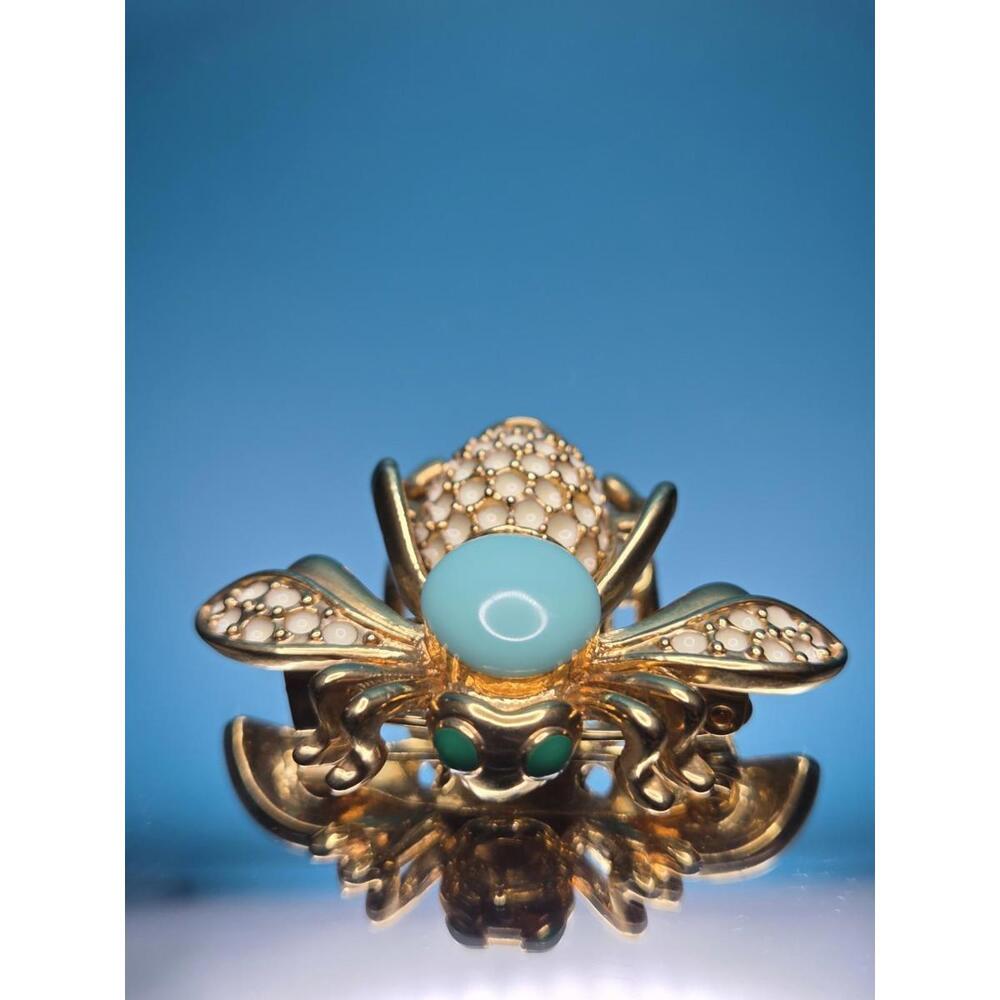 Vintage Enameled Bee Brooch/Pendant Faux Blue centered stone
